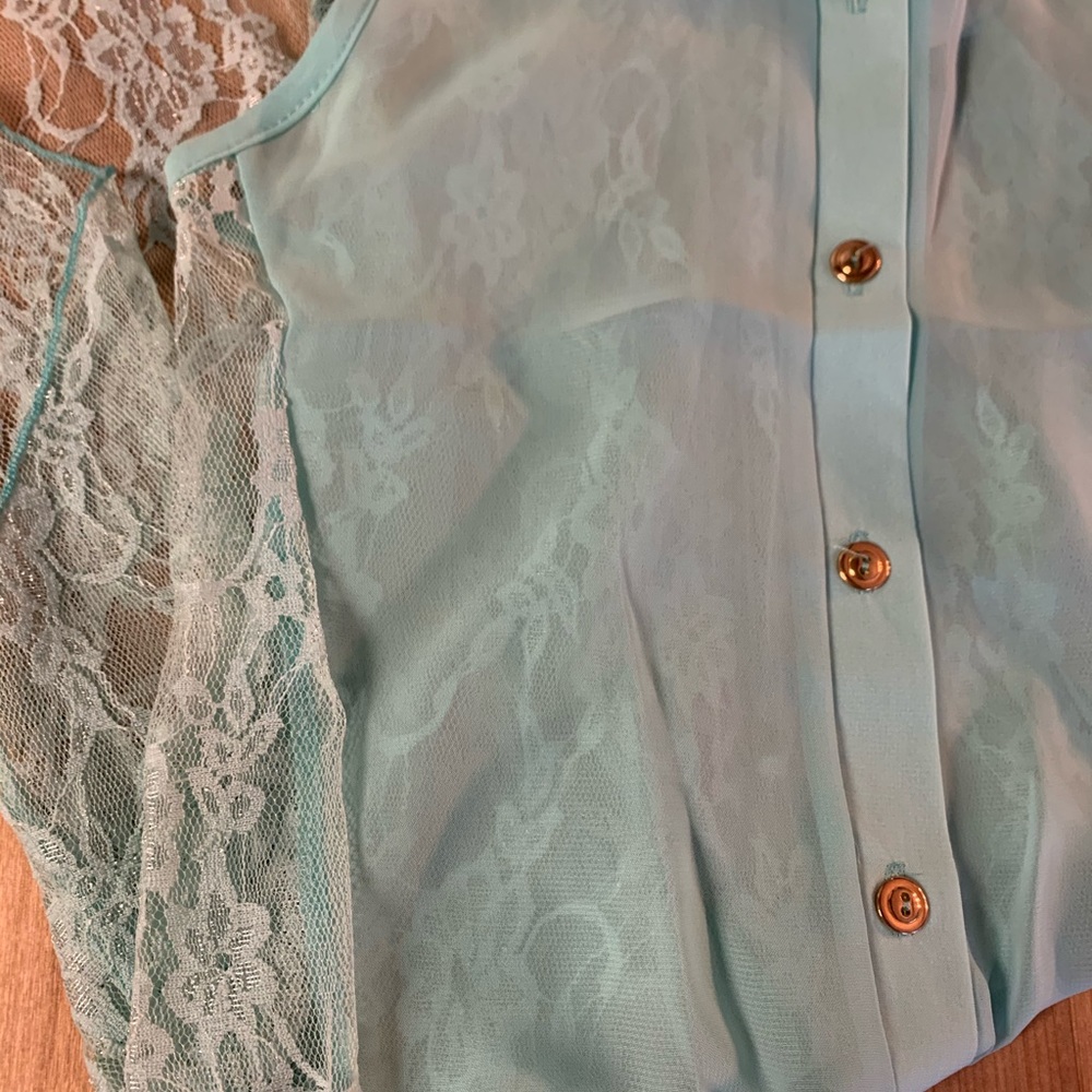 Body Central Mint Green Sheer Back Lace Button Up Tie Top NWT - Picture 6 of 12